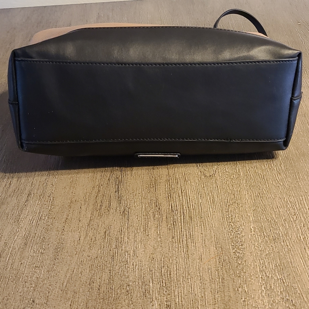 Adrienne Vittadini Tote - Picture 5 of 12